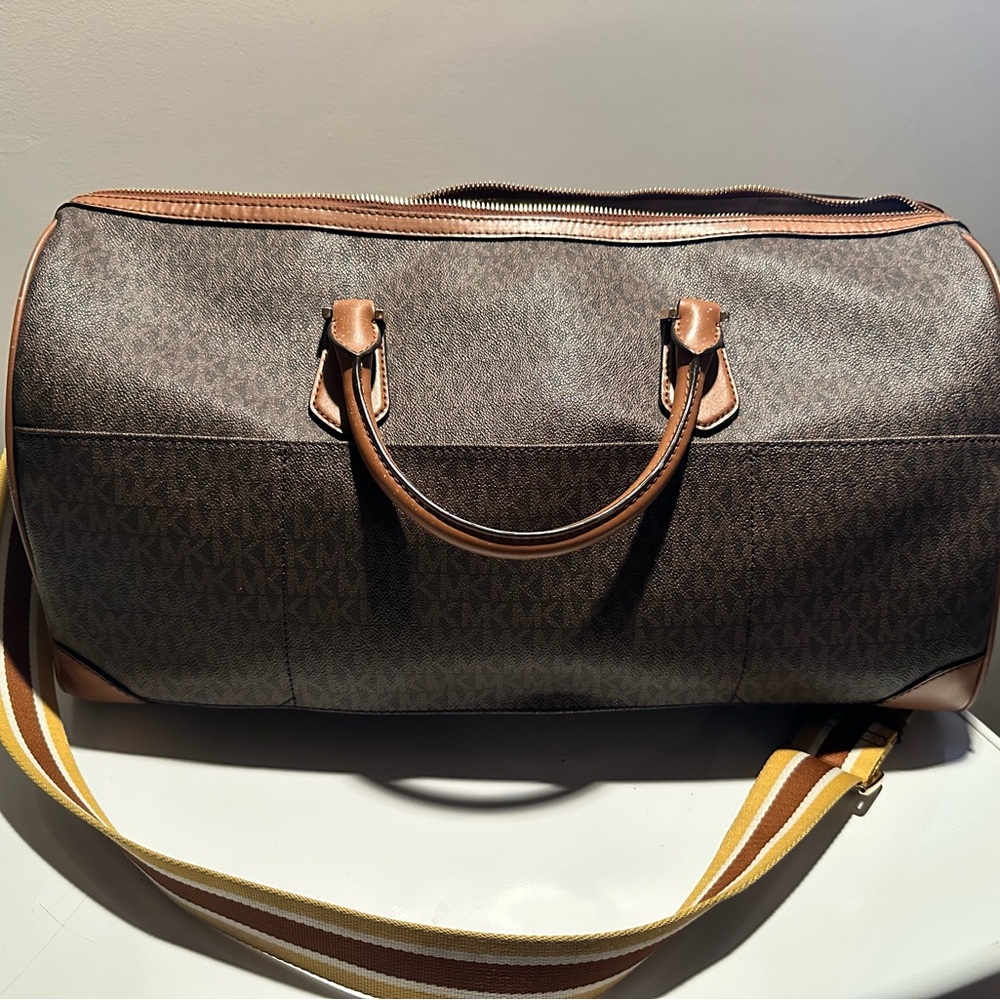 Michael Kors Brown Leather Large Travel Bag with Strap - Picture 3 of 7
